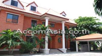 A SINGLE HOUSE WITH PRIVATE POOL Bangkok