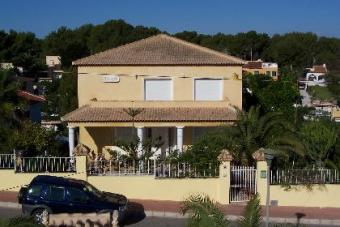CHALET WITH SWIMINGPOOL Alicante