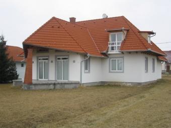 Detached house at Lake Balaton Balatonszentgy�rgy