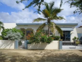 Family House and MUCH MORE Oranjestad