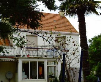 Has to sell 2 houses+jardin Saint-joachim