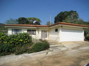 Country Setting but near a City! Ciudad Colon