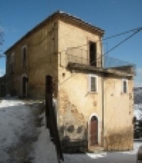 3977-Characteristic house in pan Navelli