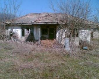 an old country house with large Valchi Dol