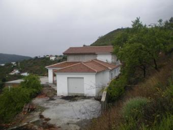 rustic villa in sayalonga Malaga