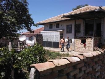 NICE HOUSE-HUGE YARD ! Varna