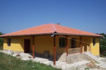 THREE - BEDROOM BUNGALOW SET ON Dolni Chiflic