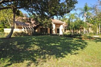 LUXURIOUS ACRE ESTATE HOME Parkland
