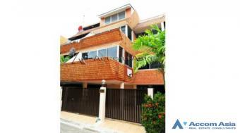 House in Ekamai area Bangkok