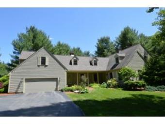 Beautiful Cape with 2 Car Garage Hollis