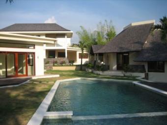 18 VILA FOR SALE IN CANGGU Canggu