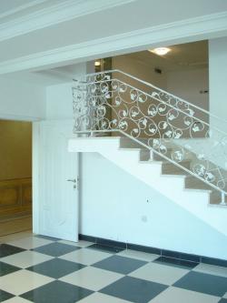 Two Duplex Rooms in a Two BR Apt Jabria