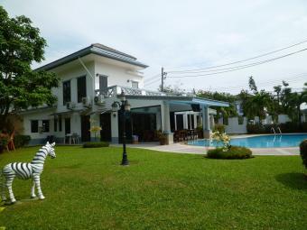 A Luxury Pool House Phuket
