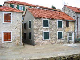 Traditional Dalmatian house Maslinica, Solta