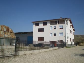Hall and House 1200m2 Petrich