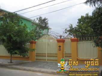 REPAINTED SMALL VILLA FOR RENT L Phnom Penh