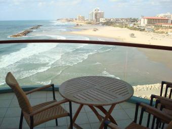 Sea view apartment, 15min TEL AV Herzliya