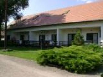 Apartman hotel at Tisza river Tiszak&eacute;cske