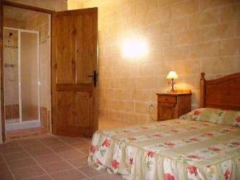 Character village house to rent Zejtun
