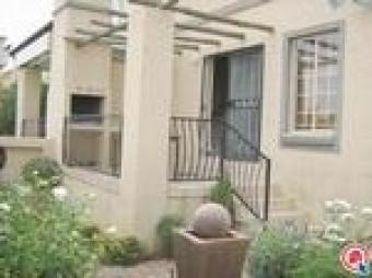 Lock-up-and-go security duplex Pretoria East, La Montagne