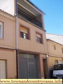 Huge 560M2 Townhouse,  Bargain! Caudete