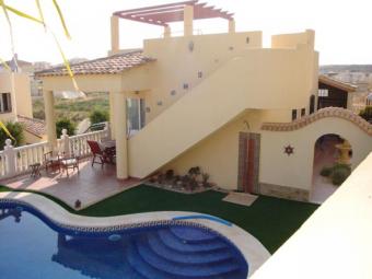 3br2ba New Villa w/Pool Turre