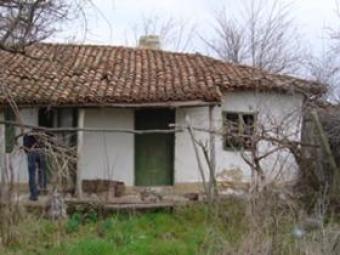 OVERSEAS COTTAGE WITH  4300 sq.m 45 Min Drive To The Sea