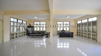 HOUSE FOR BUSINESS IN SUKHUMVIT Bangkok