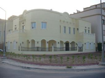 A fantastic location 3 bedroom f Al Manqaf