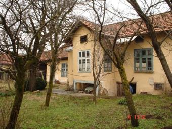 Large  property near a lake Sevlievo