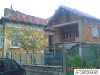 2 BIG BULGARIAN HOUSES IN A PLOT Vratsa County