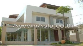 HOUSE WITH PRIVATE POOL:THONGLOR Bangkok