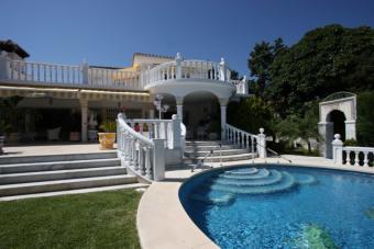 Luxury villa in Marbesa Marbesa