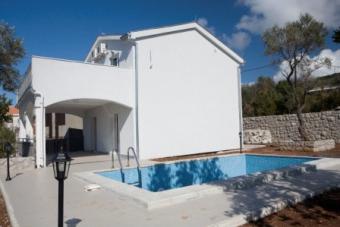 Villa with pool in Lustica Kotor