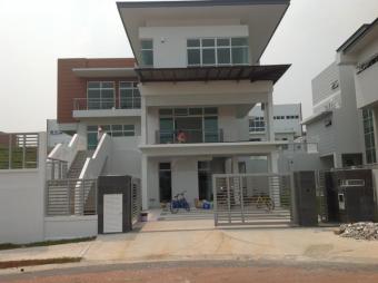 House Nusajaya Nusajaya